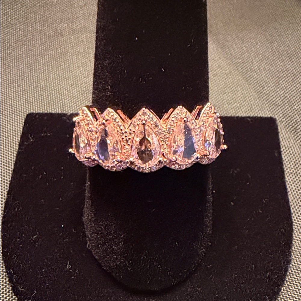 Elegant Pink Women's Ring